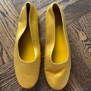 VINCE Maxwell 2 Satin Shoes in Dijon Size 8